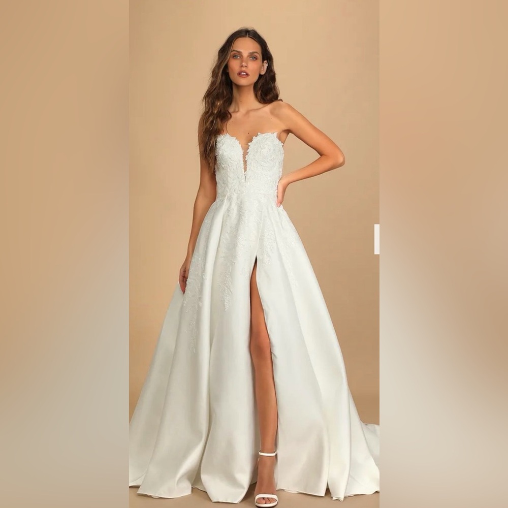NWOT $500 Lulus Now and Always White Beaded Embroidered Strapless Wedding Gown